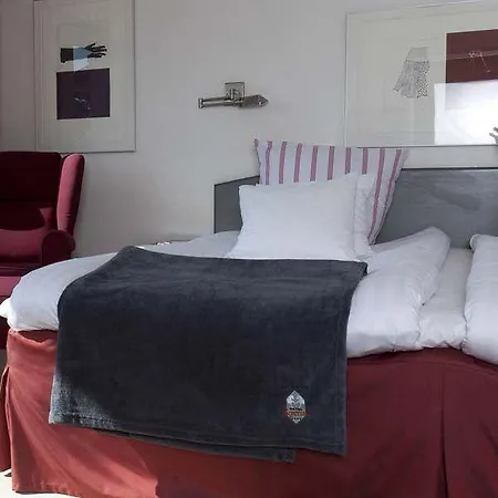 Western Jaegersro 4*